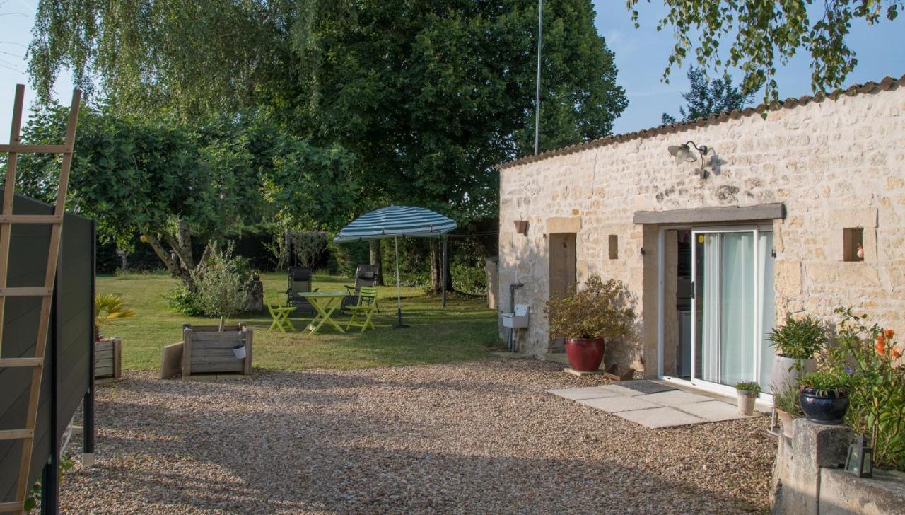 Gîte du timbre Clion  Extérieur photo